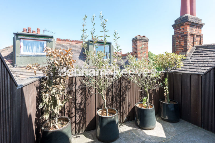 3 bedrooms flat to rent in Greencroft Gardens, South Hampstead, NW6-image 10