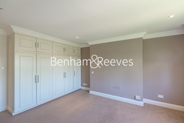 3 bedrooms flat to rent in Greencroft Gardens, South Hampstead, NW6-image 12