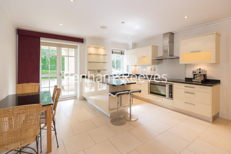 3 bedrooms flat to rent in Hampstead Way, Golders Green, NW11-image 2