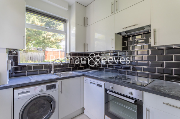 2  bedrooms flat to rent in Wessex Way, Golders Green, NW11-image 2