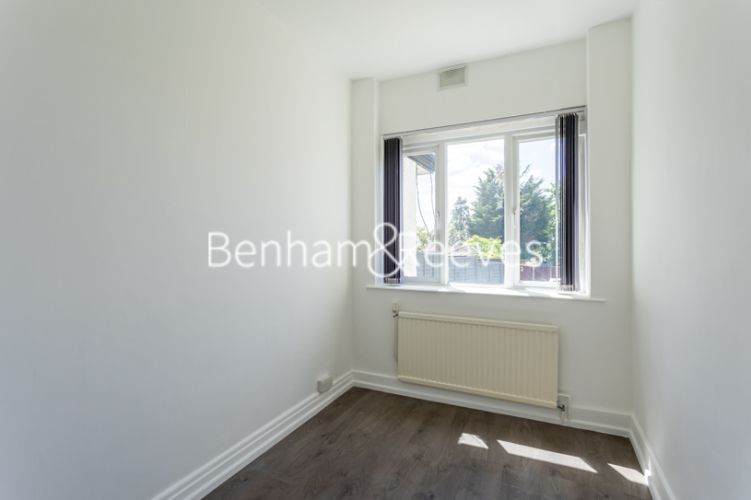 2  bedrooms flat to rent in Wessex Way, Golders Green, NW11-image 9