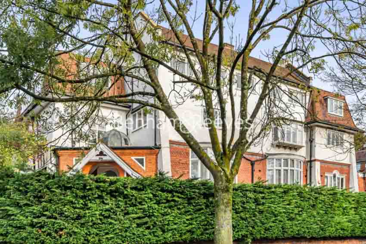 3  bedrooms house to rent in Bracknell Lodge, Hampstead, NW3-image 5