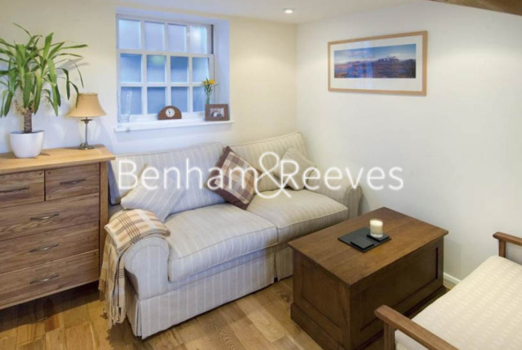 2 bedrooms flat to rent in The mount Square, Hampstead, NW3-image 1