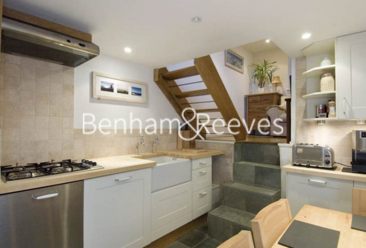 2 bedrooms flat to rent in The mount Square, Hampstead, NW3-image 2