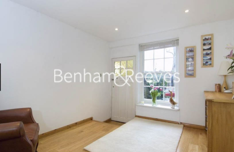 2 bedrooms flat to rent in The mount Square, Hampstead, NW3-image 6