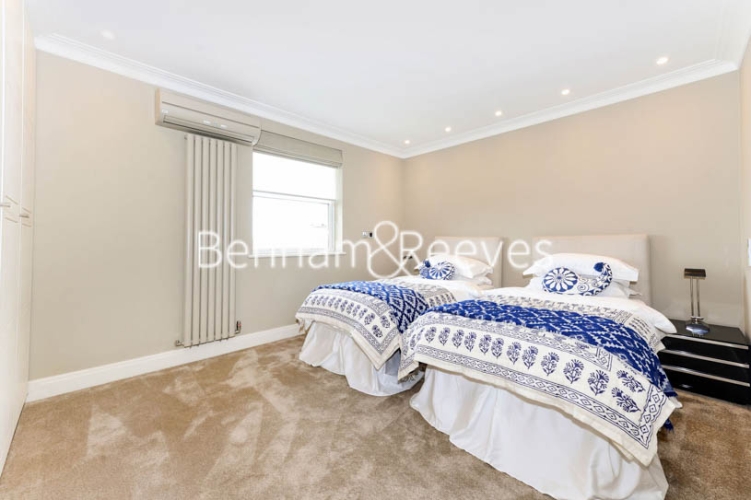 5 bedrooms house to rent in Boydell Court, St John’s Wood, NW8-image 4