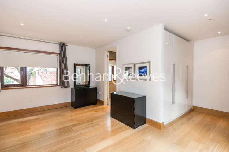 5  bedrooms house to rent in Boundary Road, St John's Wood, NW8-image 1