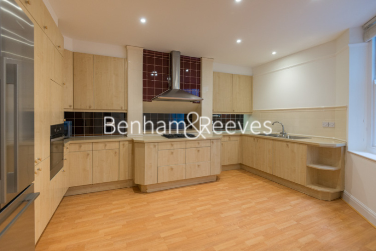 4  bedrooms flat to rent in East Heath Road, Hampstead, NW3-image 2