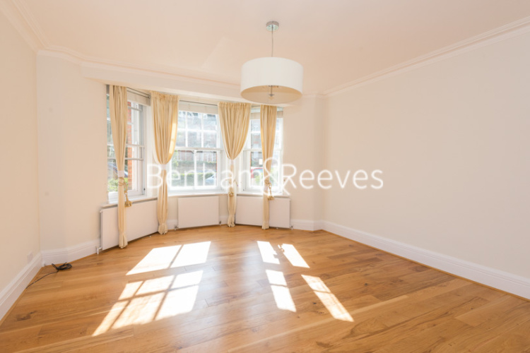 4  bedrooms flat to rent in East Heath Road, Hampstead, NW3-image 6