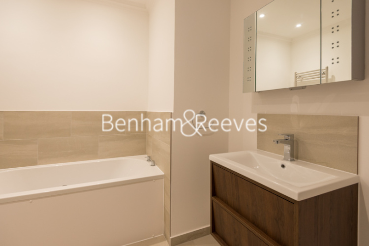 4  bedrooms flat to rent in East Heath Road, Hampstead, NW3-image 8