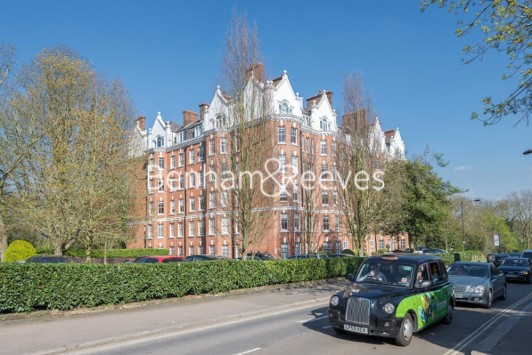 4  bedrooms flat to rent in East Heath Road, Hampstead, NW3-image 9