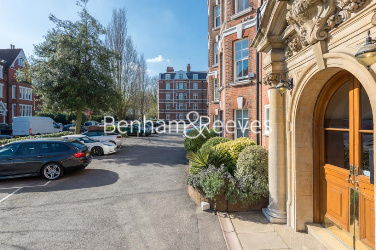 4  bedrooms flat to rent in East Heath Road, Hampstead, NW3-image 14