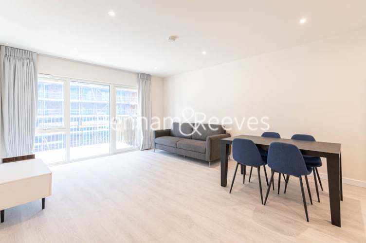 2 bedrooms flat to rent in Royal Engineers Way, Hampstead, NW7-image 1