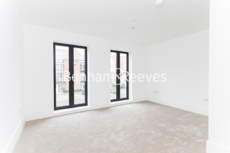 4  bedrooms house to rent in Henry Darlot Drive, Millbrook Park, NW7-image 3
