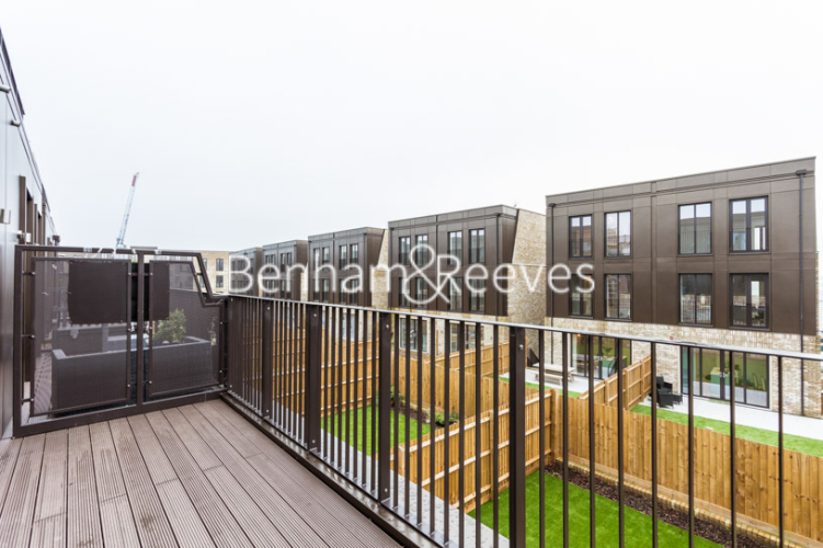 4  bedrooms house to rent in Henry Darlot Drive, Millbrook Park, NW7-image 5