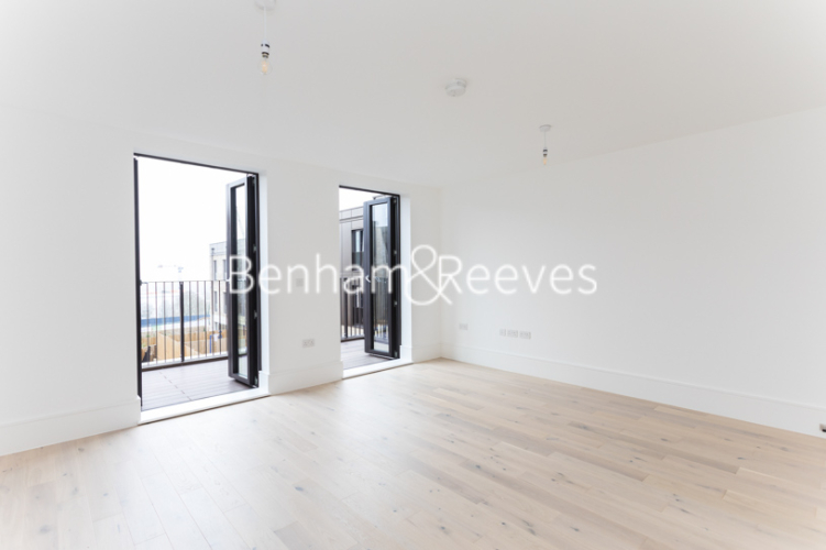 4  bedrooms house to rent in Henry Darlot Drive, Millbrook Park, NW7-image 7