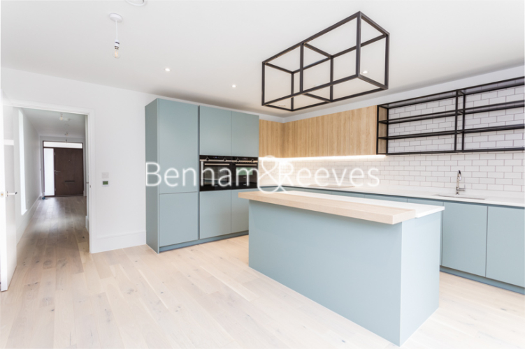 4  bedrooms house to rent in Henry Darlot Drive, Millbrook Park, NW7-image 8