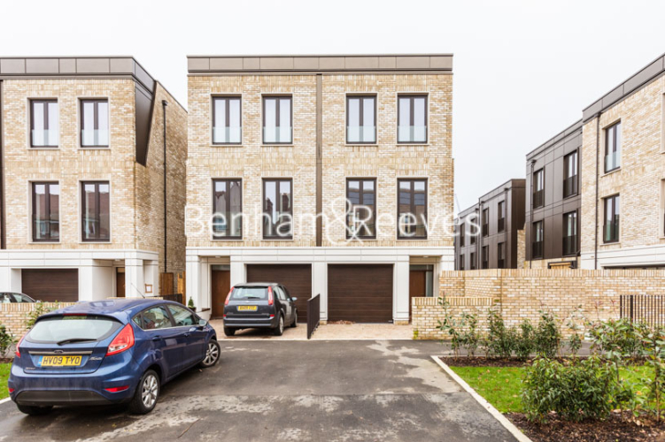 4  bedrooms house to rent in Henry Darlot Drive, Millbrook Park, NW7-image 12