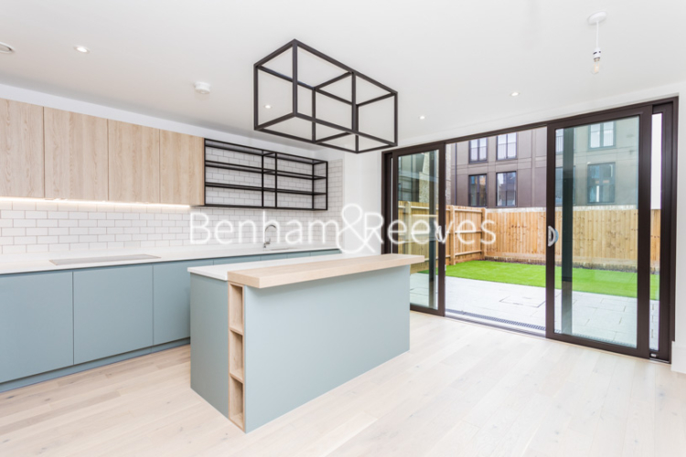4  bedrooms house to rent in Henry Darlot Drive, Millbrook Park, NW7-image 13