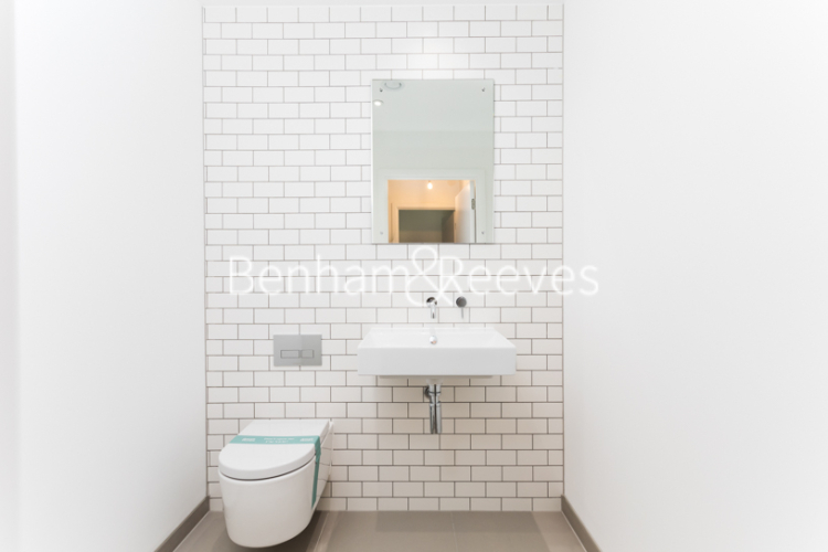 4  bedrooms house to rent in Henry Darlot Drive, Millbrook Park, NW7-image 16