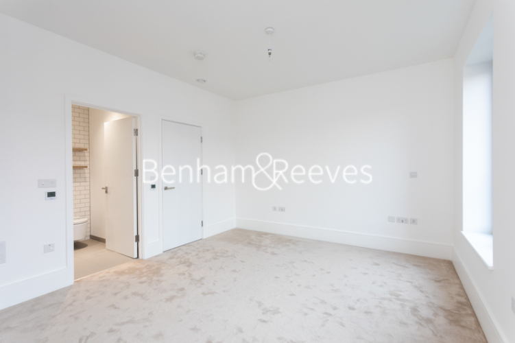 4 bedrooms house to rent in Henry Darlot Drive, Millbrook Park, NW7-image 20
