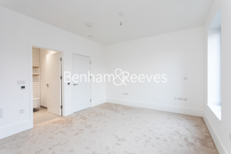 4  bedrooms house to rent in Henry Darlot Drive, Millbrook Park, NW7-image 20