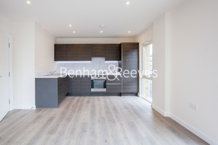 2  bedrooms flat to rent in Royal Engineers Way, Millbrook Park, NW7-image 2