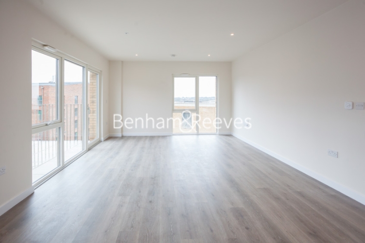 2  bedrooms flat to rent in Arum Apartments, Royal Engineers Way, NW7-image 1