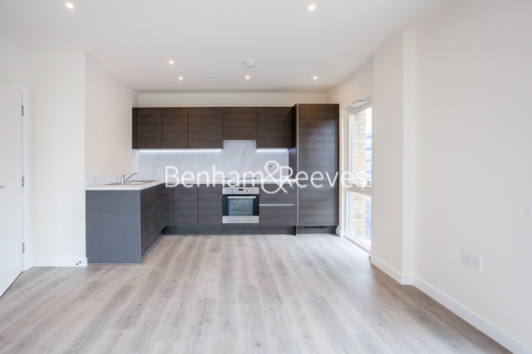 2 bedrooms flat to rent in Arum Apartments, Royal Engineers Way, NW7-image 2