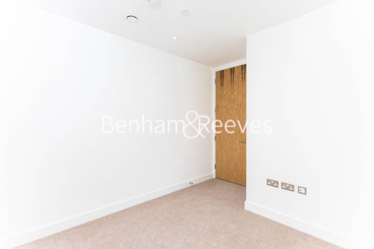 3 bedrooms flat to rent in Masefield Court, Maida Vale, W9-image 2