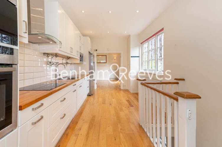 4 bedrooms flat to rent in Park Avenue, Hampstead, NW11-image 2