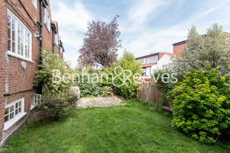 4  bedrooms flat to rent in Park Avenue, Hampstead, NW11-image 5