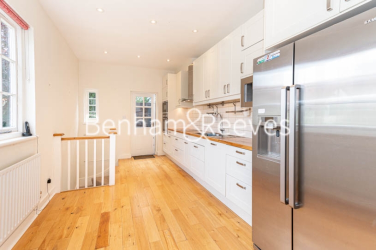 4  bedrooms flat to rent in Park Avenue, Hampstead, NW11-image 7