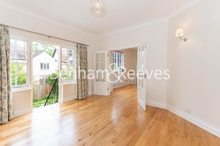 4  bedrooms flat to rent in Park Avenue, Hampstead, NW11-image 11