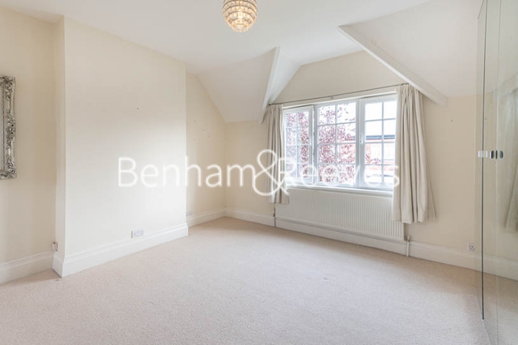 4  bedrooms flat to rent in Park Avenue, Hampstead, NW11-image 13