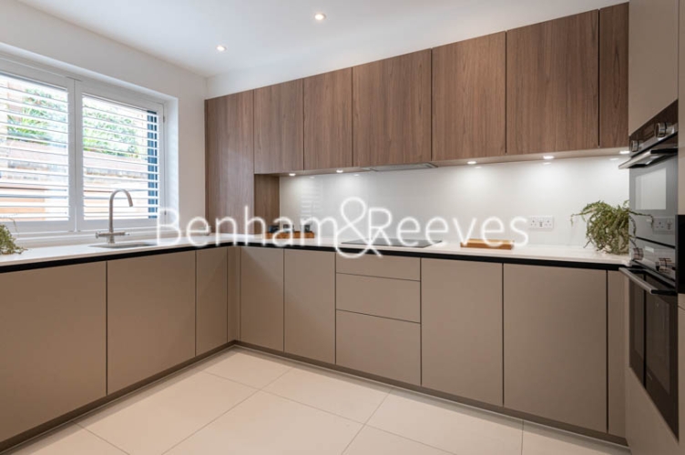 4 bedrooms house to rent in Coachworks Mews, Hampstead, NW2-image 2
