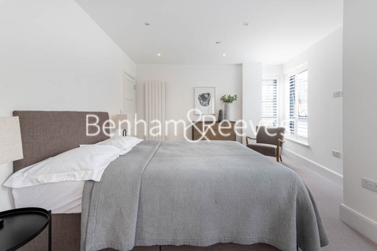 4 bedrooms house to rent in Coachworks Mews, Hampstead, NW2-image 3