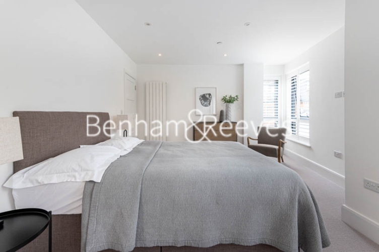4  bedrooms house to rent in Coachworks Mews, Hampstead, NW2-image 3