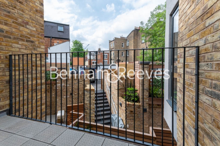 4 bedrooms house to rent in Coachworks Mews, Hampstead, NW2-image 5