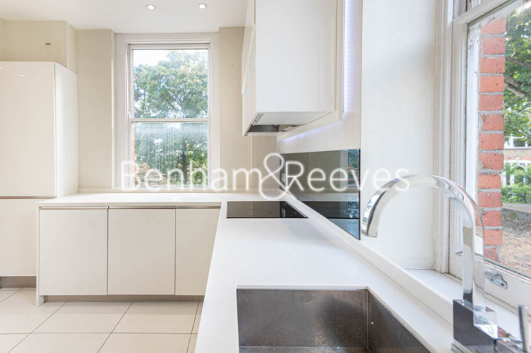 3 bedrooms flat to rent in Ladywell Court, Hampstead, NW3-image 12