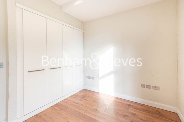 3 bedrooms flat to rent in Ladywell Court, Hampstead, NW3-image 13