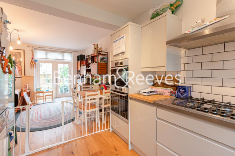 3  bedrooms flat to rent in Charlbert street, St john wood, NW8-image 11