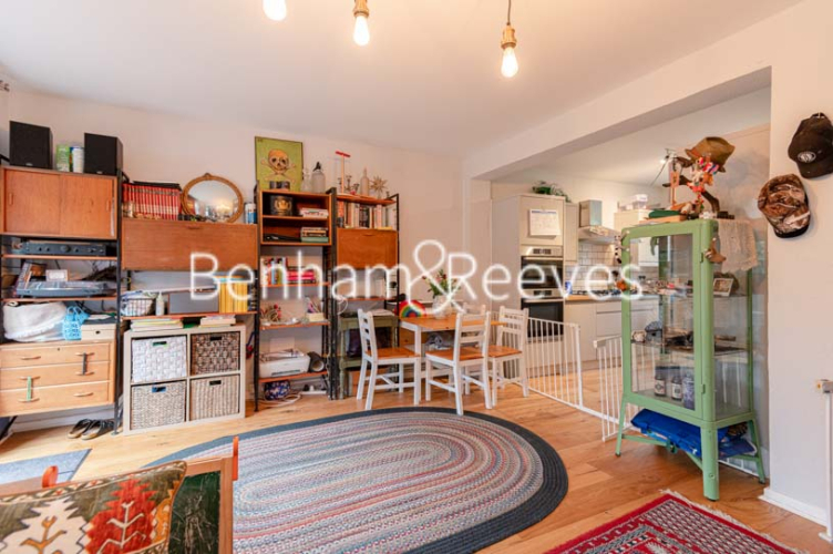 3 bedrooms flat to rent in Charlbert street, St john wood, NW8-image 14