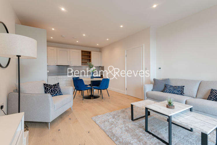1 bedroom flat to rent in Inglis Way, Hampstead, NW7-image 1