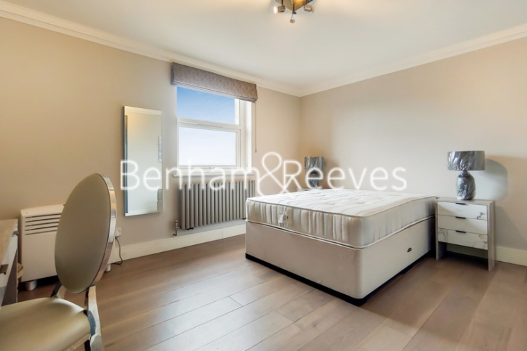 3 bedrooms flat to rent in Boydell Court, St. Johns Wood Park, NW8-image 11