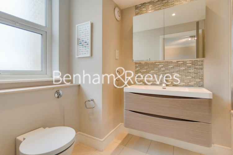 3 bedrooms flat to rent in Boydell Court, St. Johns Wood Park, NW8-image 12
