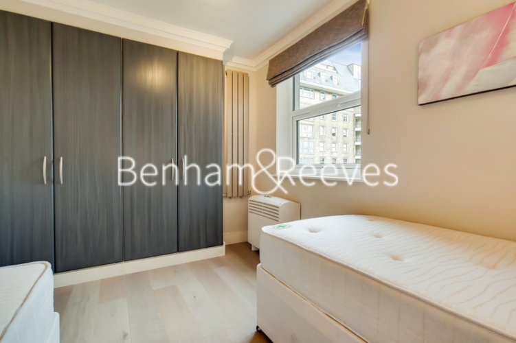 3 bedrooms flat to rent in Boydell Court, St. Johns Wood Park, NW8-image 14