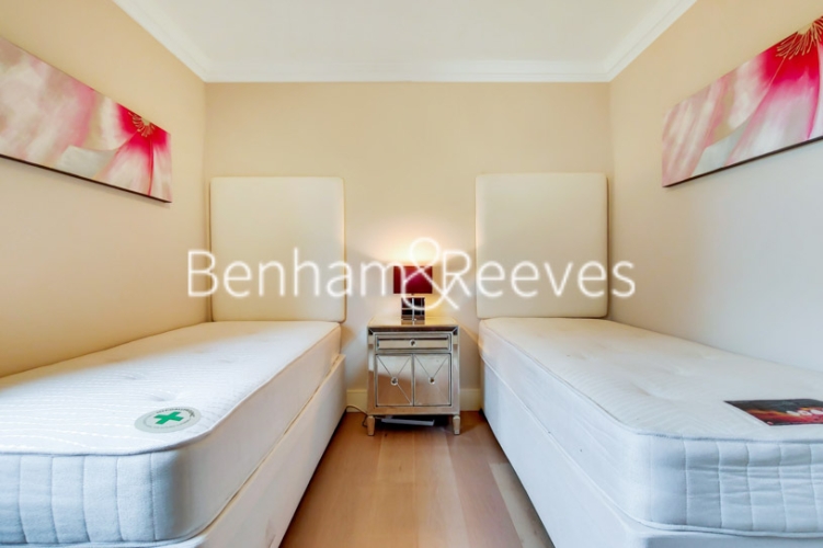 3  bedrooms flat to rent in Boydell Court, St. Johns Wood Park, NW8-image 15