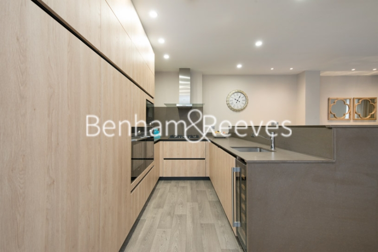 3  bedrooms flat to rent in Lyndhurst Road, Hampstead, NW3-image 2