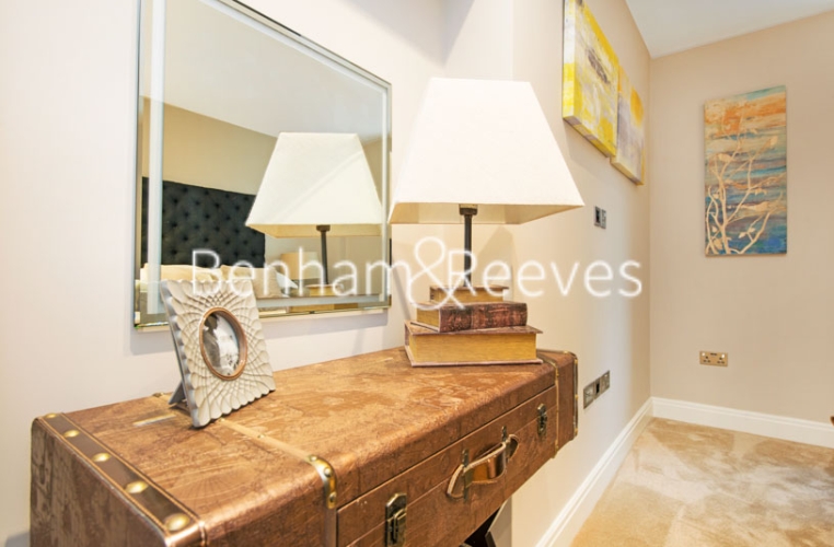 3 bedrooms flat to rent in Lyndhurst Road, Hampstead, NW3-image 7